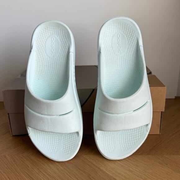 OOFOS Atlantis ‘Mint Green’ Unisex Recovery Slides Sandals - Men 7- Women 9